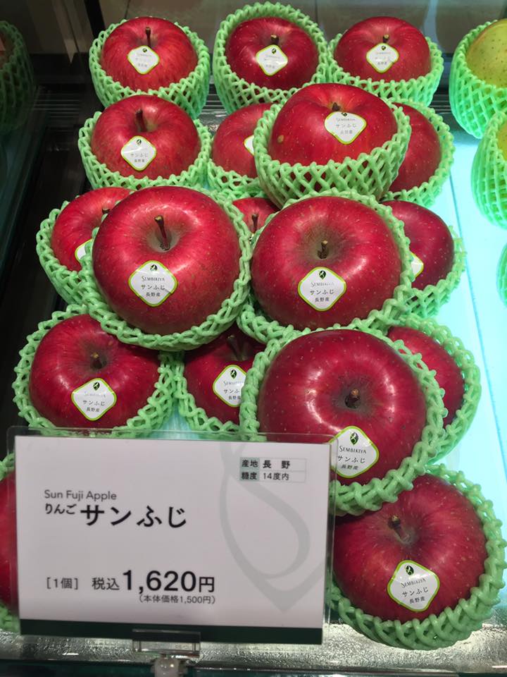 千疋屋のりんご　1個1620円